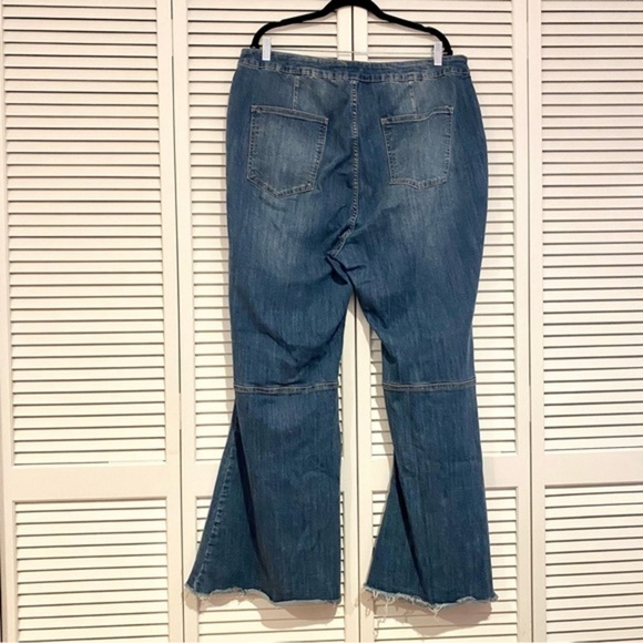 Forever 21 Flared Jeans - Picture 3 of 5